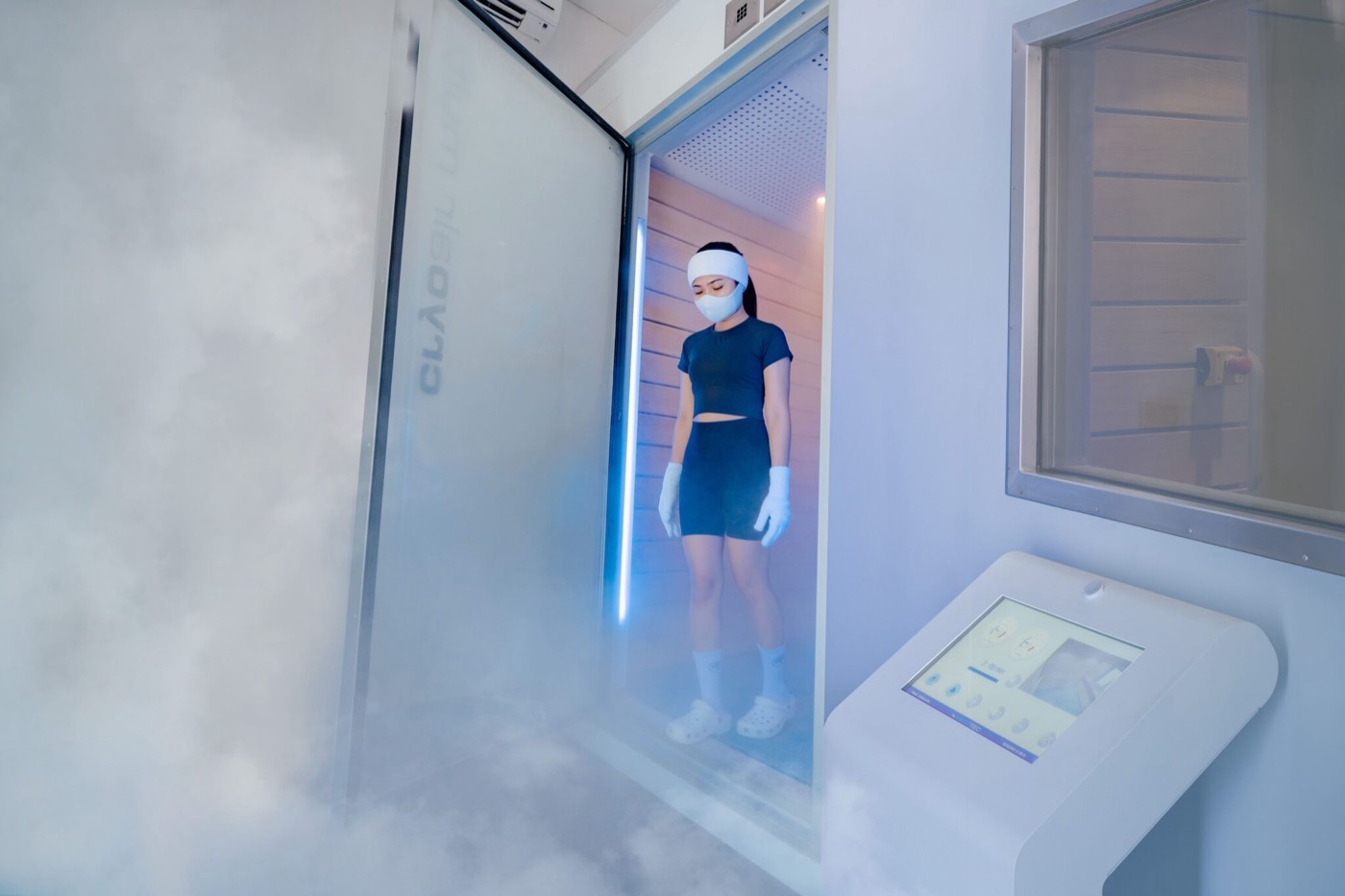 Whole-body cryotherapy chamber
